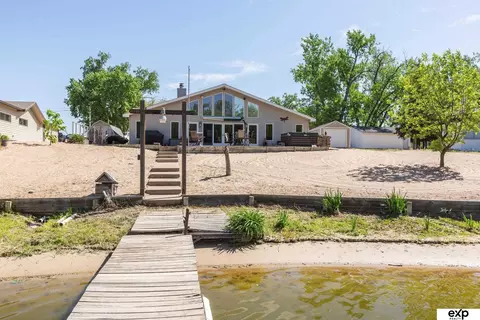 1129 Platte Shore Drive, Fremont, NE 68025