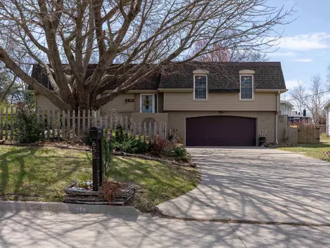 656 Grey Fawn Dr, Omaha, NE 68154