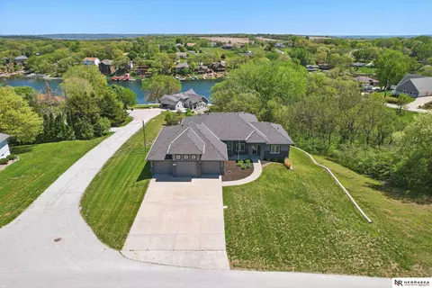 8605 Emerson Rd, Plattsmouth, NE 68048