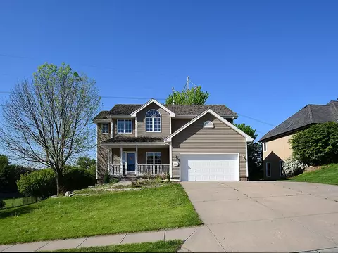 805 W Centennial Rd, Papillion, NE 68046