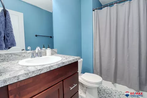 Bath - 1332 Olivia Dr, Eagle, NE 68347 photo 3 of 3