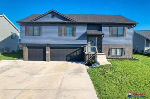 1332 Olivia Dr, Eagle, NE 68347