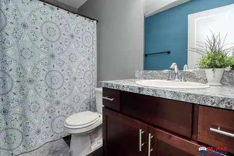 Bath - 1332 Olivia Dr, Eagle, NE 68347 photo 2 of 3