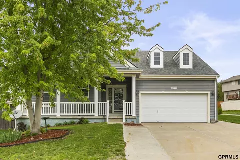 2502 Hummingbird Cir, Bellevue, NE 68123