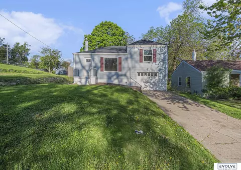 3302 N 54th St, Omaha, NE 68104