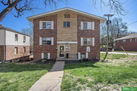 801 N 48 St, Omaha, NE 68132