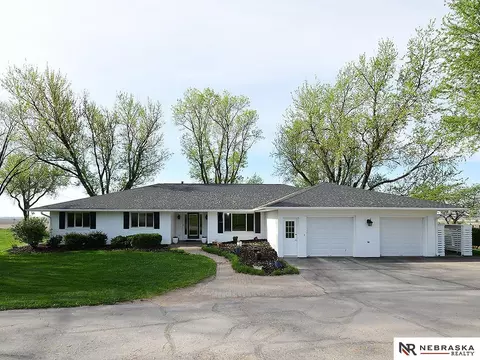 1023 Skyline Dr, Fremont, NE 68025