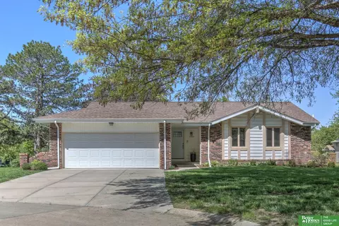 1330 N 148th Plz, Omaha, NE 68154
