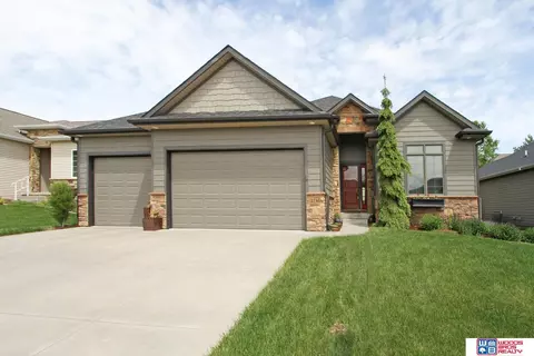 2736 Shadowbrook Dr, Lincoln, NE 68516