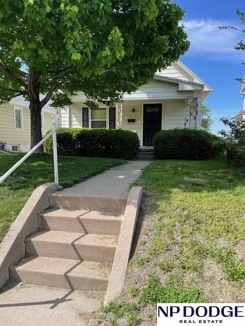2420 Arbor Street Cir, Omaha, NE 68105