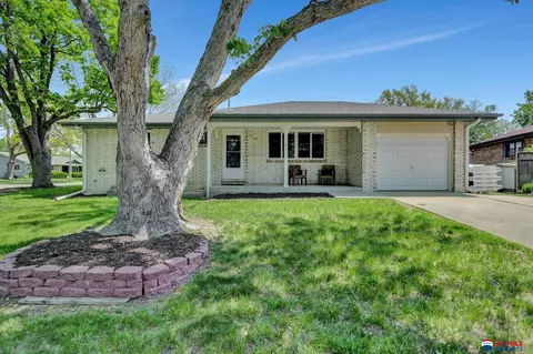 1820 Urbana Ln, Lincoln, NE 68505
