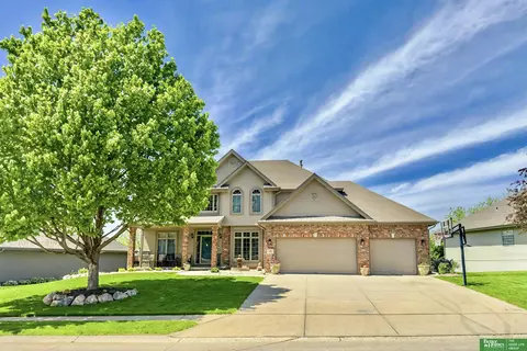 5902 N 166th St, Omaha, NE 68116