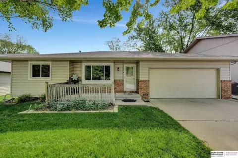 6220 53rd St S, Lincoln, NE 68516