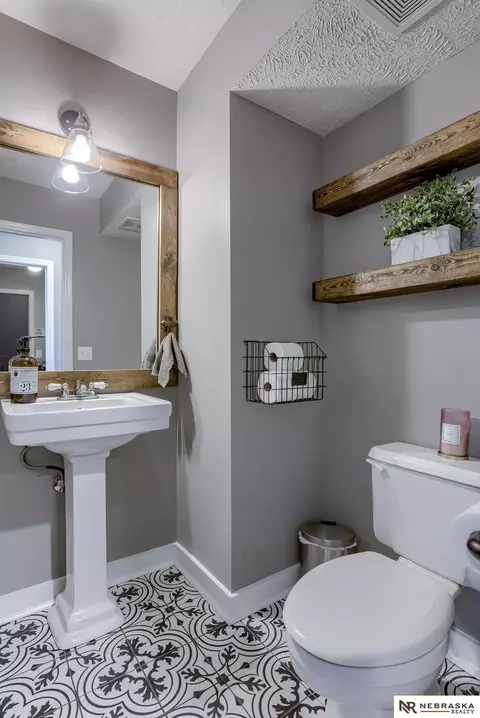 Bath - 116 E River View Dr, Blair, NE 68008 photo 2 of 6
