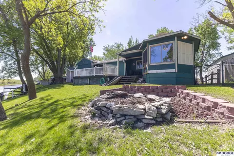 4881 Lake Shore Dr, Tekamah, NE 68061