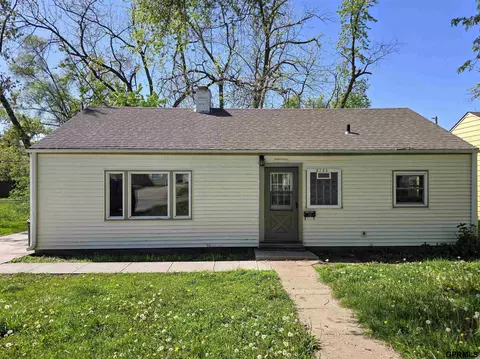 6783 Lafayette St, Omaha, NE 68132