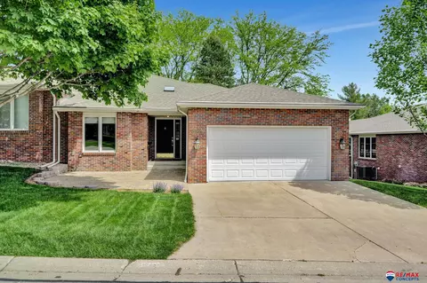 6731 Flint Ridge Rd, Lincoln, NE 68506