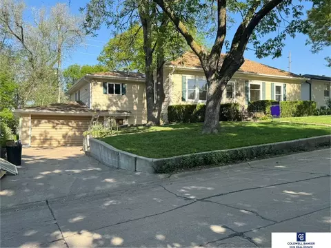 325 S 2nd St, Seward, NE 68434