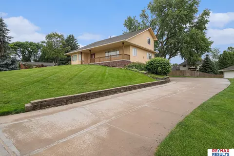 2304 S 165 Ave, Omaha, NE 68130