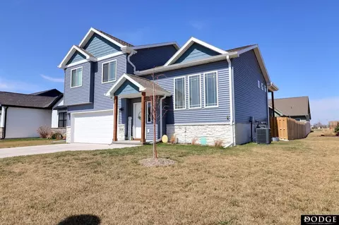 3110 Cottage Grove Ln, Fremont, NE 68025
