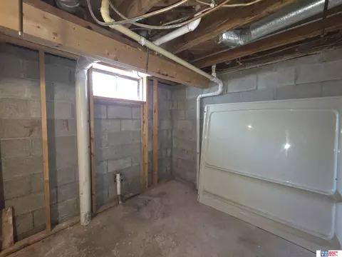 Bath - 410 Austin St, Pickrell, NE 68422 photo 2 of 2