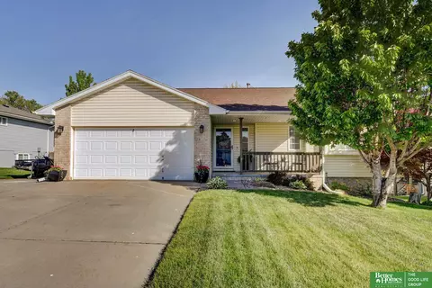 810 Calais St, Bellevue, NE 68123