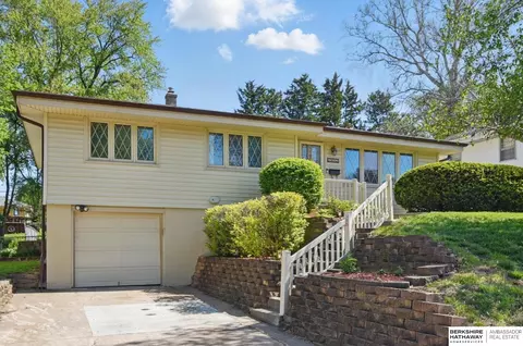 7602 Valley St, Omaha, NE 68124