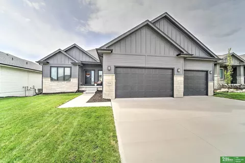 2516 N 185th St, Elkhorn, NE 68022