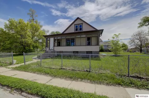 4025 Grand Ave, Omaha, NE 68111