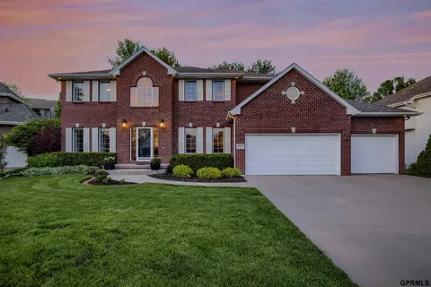 18320 Dupont Cir, Omaha, NE 68130