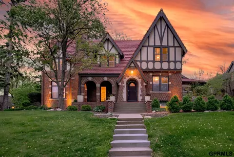 301 S 57 St, Omaha, NE 68132