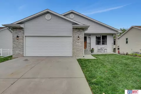 1930 SW 33rd St, Lincoln, NE 68522