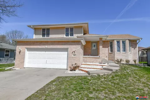208 Groveland St, Lincoln, NE 68521