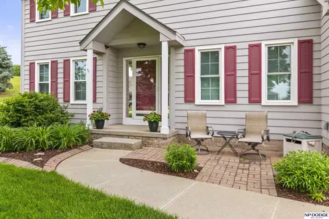 653 Reeves Cir, Papillion, NE 68046