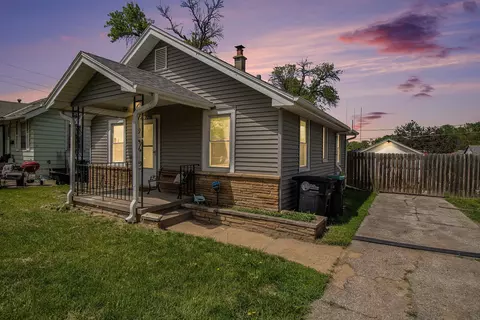 7090 Spencer St, Omaha, NE 68104