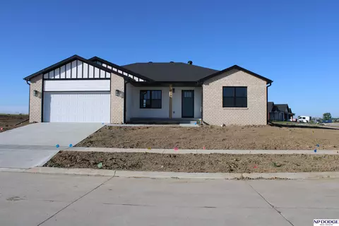 8701 Honeybee Ln, Lincoln, NE 68526