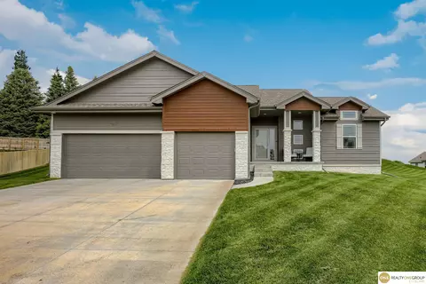 2907 N 167 Cir, Omaha, NE 68116