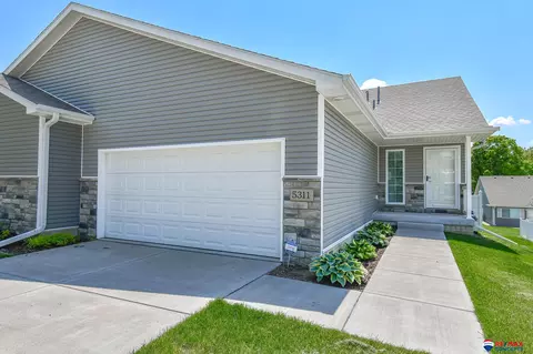5311 Locust St, Lincoln, NE 68516