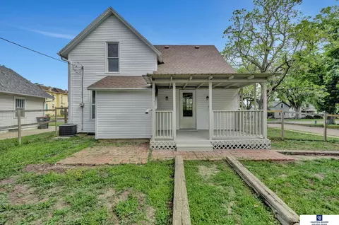1423 High St, Beatrice, NE 68310 photo 3