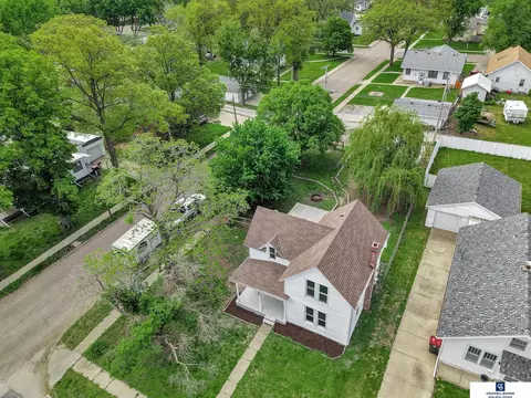1423 High St, Beatrice, NE 68310 photo 2