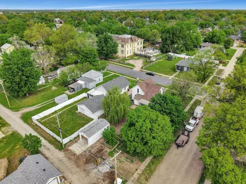 1423 High St, Beatrice, NE 68310 photo 4