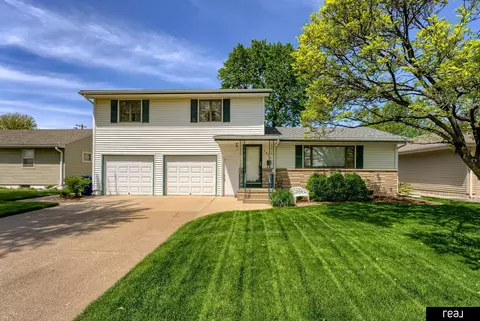 1852 E 19th St, Fremont, NE 68025