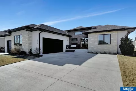 8119 S 97 St, Lincoln, NE 68526