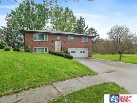5131 Deerwood Cir, Lincoln, NE 68516
