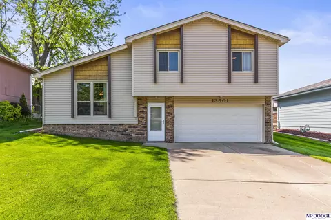 13501 Gertrude St, Omaha, NE 68138