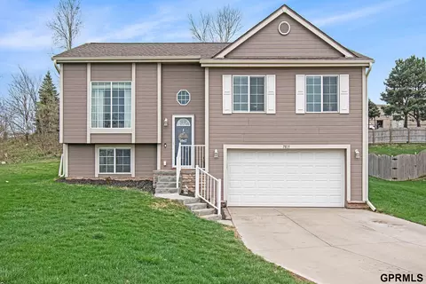 7815 S 72nd Avenue Cir, La Vista, NE 68128