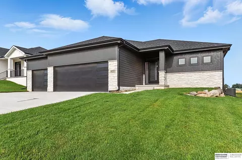 8222 N 167th Ave, Bennington, NE 68007
