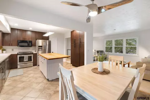14405 Holmes Cir, Omaha, NE 68137