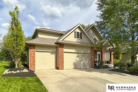 913 S 195 St, Elkhorn, NE 68022
