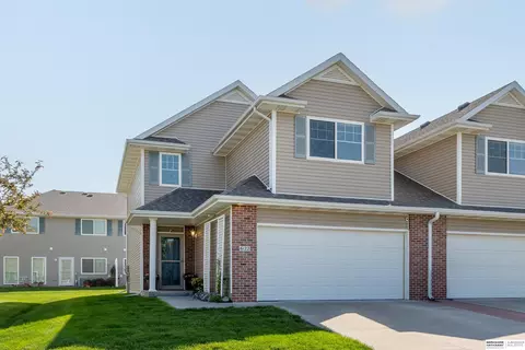 6122 Oakley St, Lincoln, NE 68512